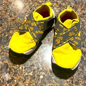 Kids Nike Smiley FlyEase